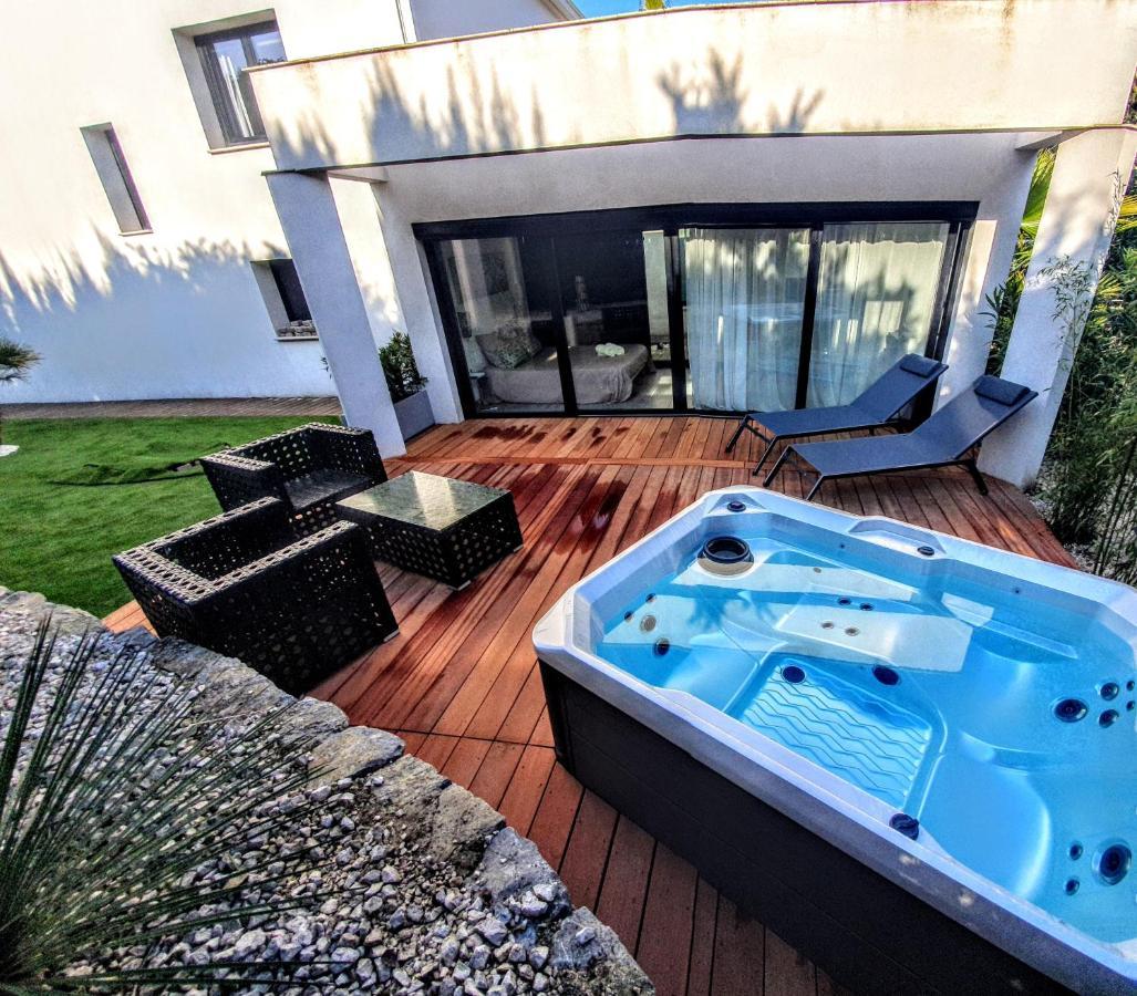 La Villa Blanche Sanary-sur-Mer Exterior photo